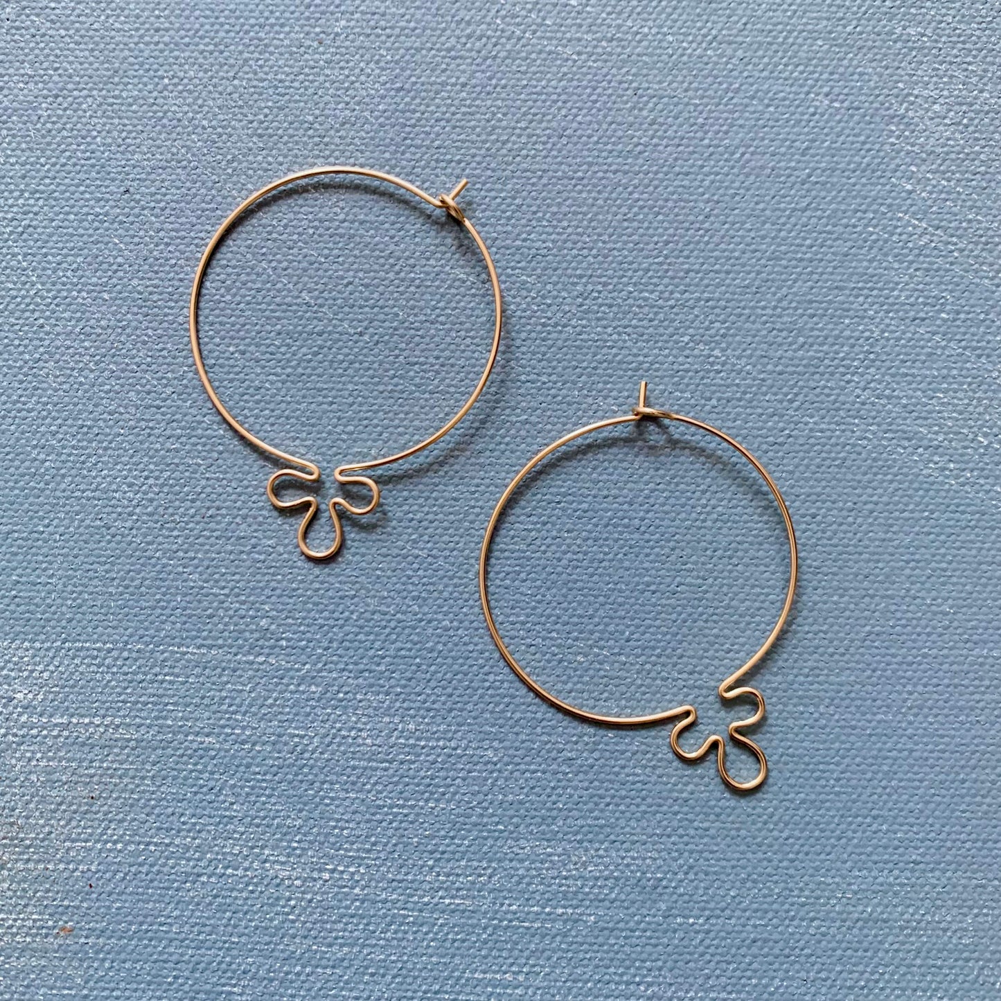 meandering hoops